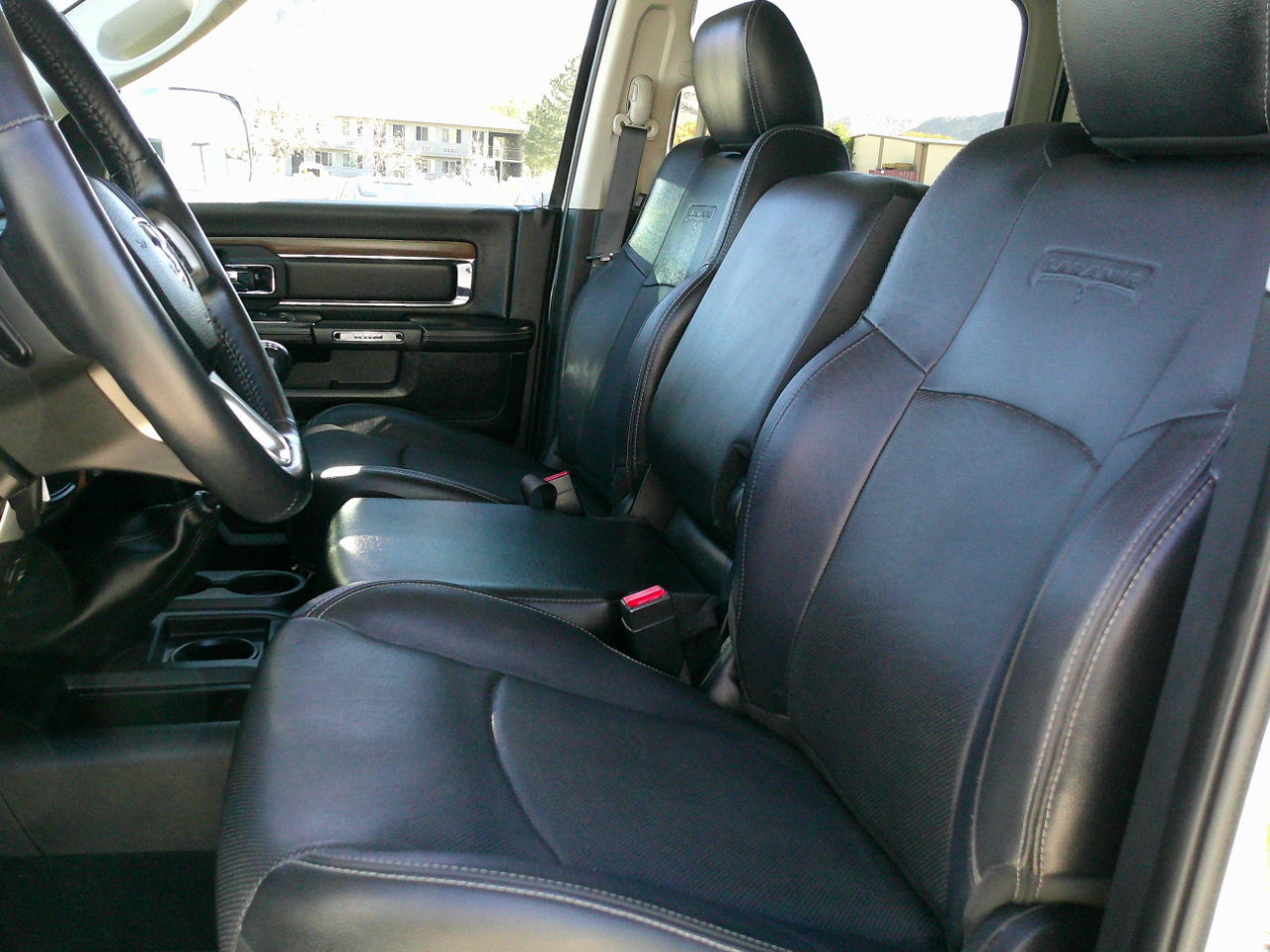 RAM 3500 Laramie Mega Cab 4WD 2017 RAM 3500 Laramie Mega Cab 4WD 2017