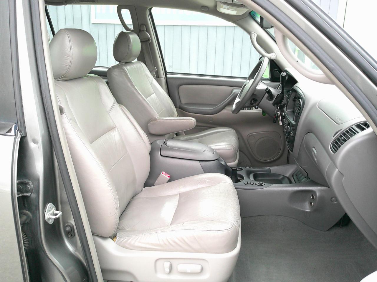 Toyota Sequoia SR5 4WD 2006