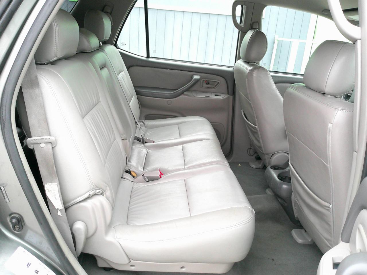 Toyota Sequoia SR5 4WD 2006