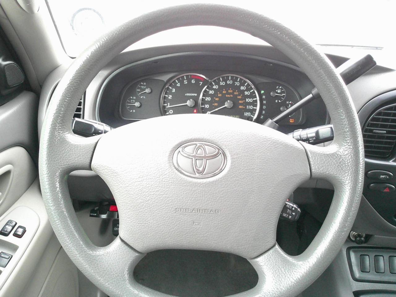 Toyota Sequoia SR5 4WD 2006