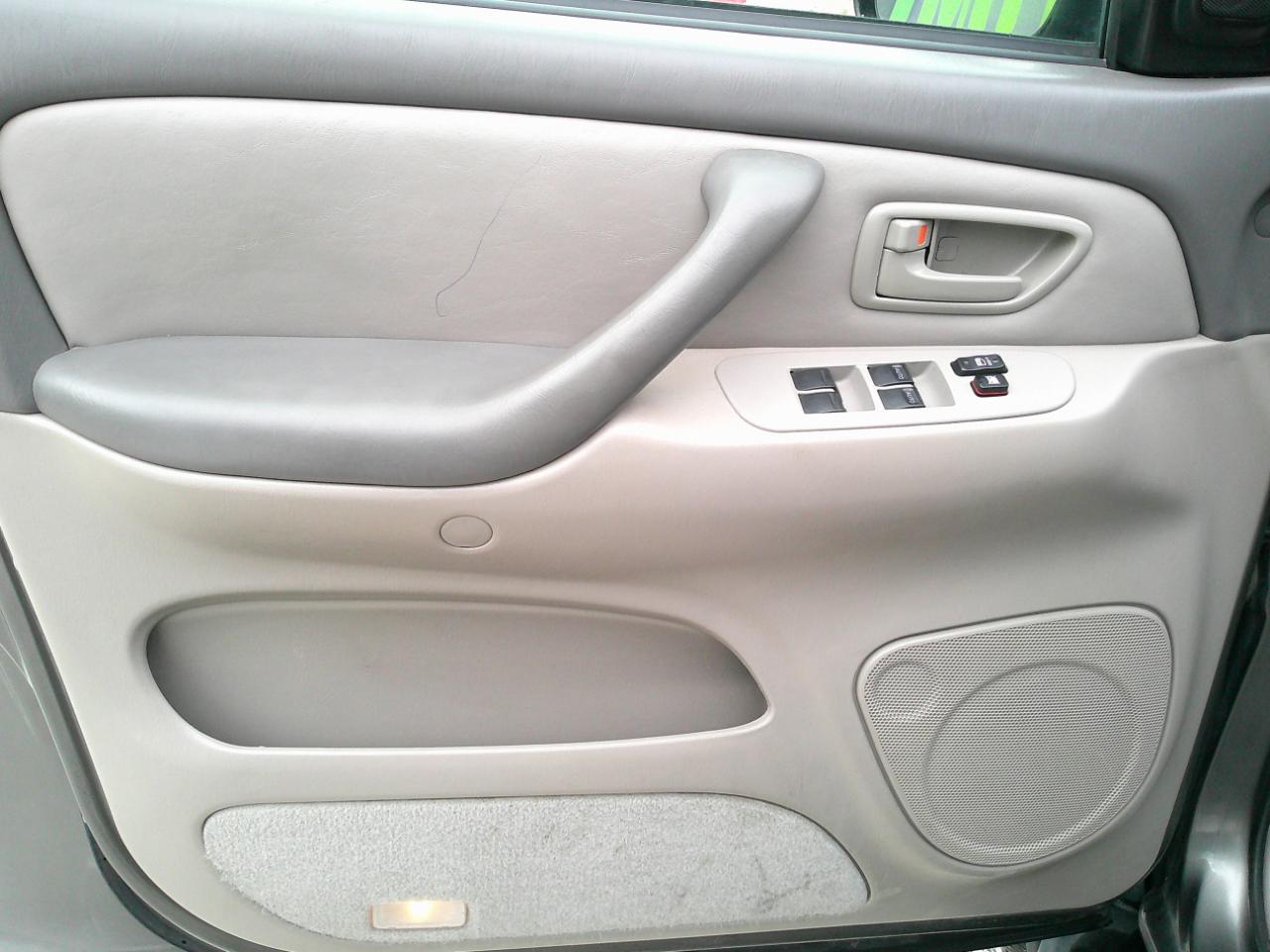 Toyota Sequoia SR5 4WD 2006