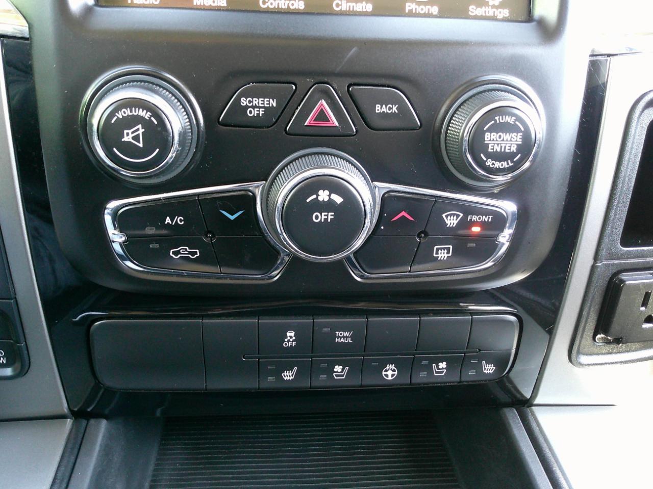 RAM 1500 Sport Quad Cab 4WD 2014