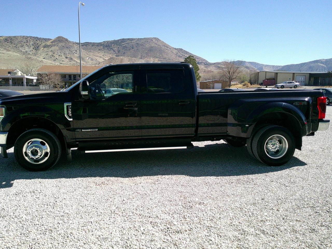 Ford F-350 SD Lariat Crew Cab Long Bed DRW 4WD 2022