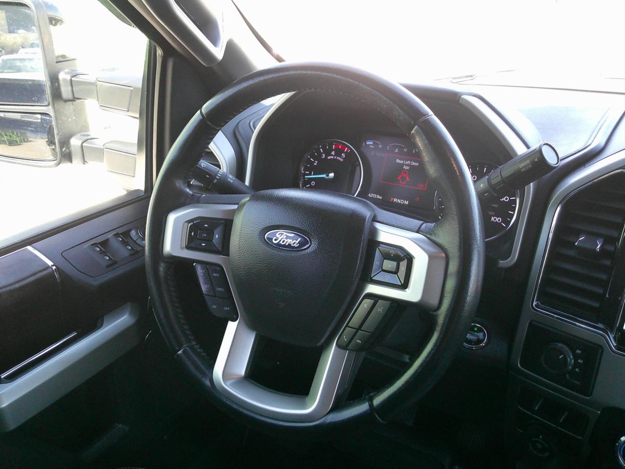 Ford F-350 SD Lariat Crew Cab Long Bed DRW 4WD 2022