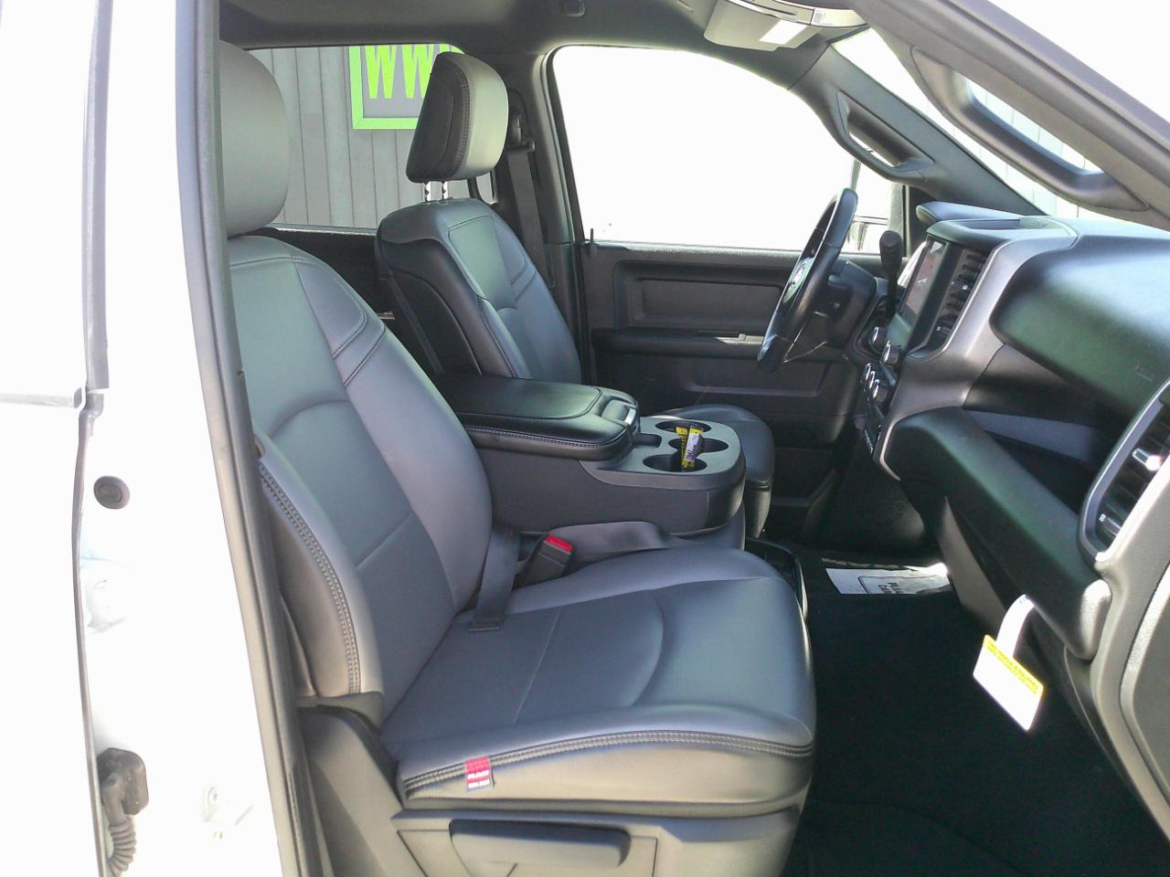 RAM 3500 Tradesman Crew Cab 4WD DRW 2024