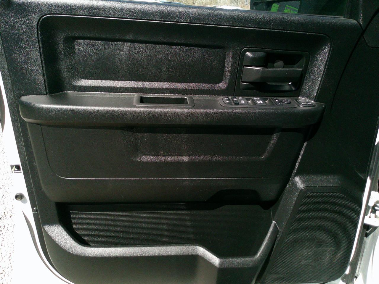 RAM 3500 Tradesman Crew Cab 4WD DRW 2024