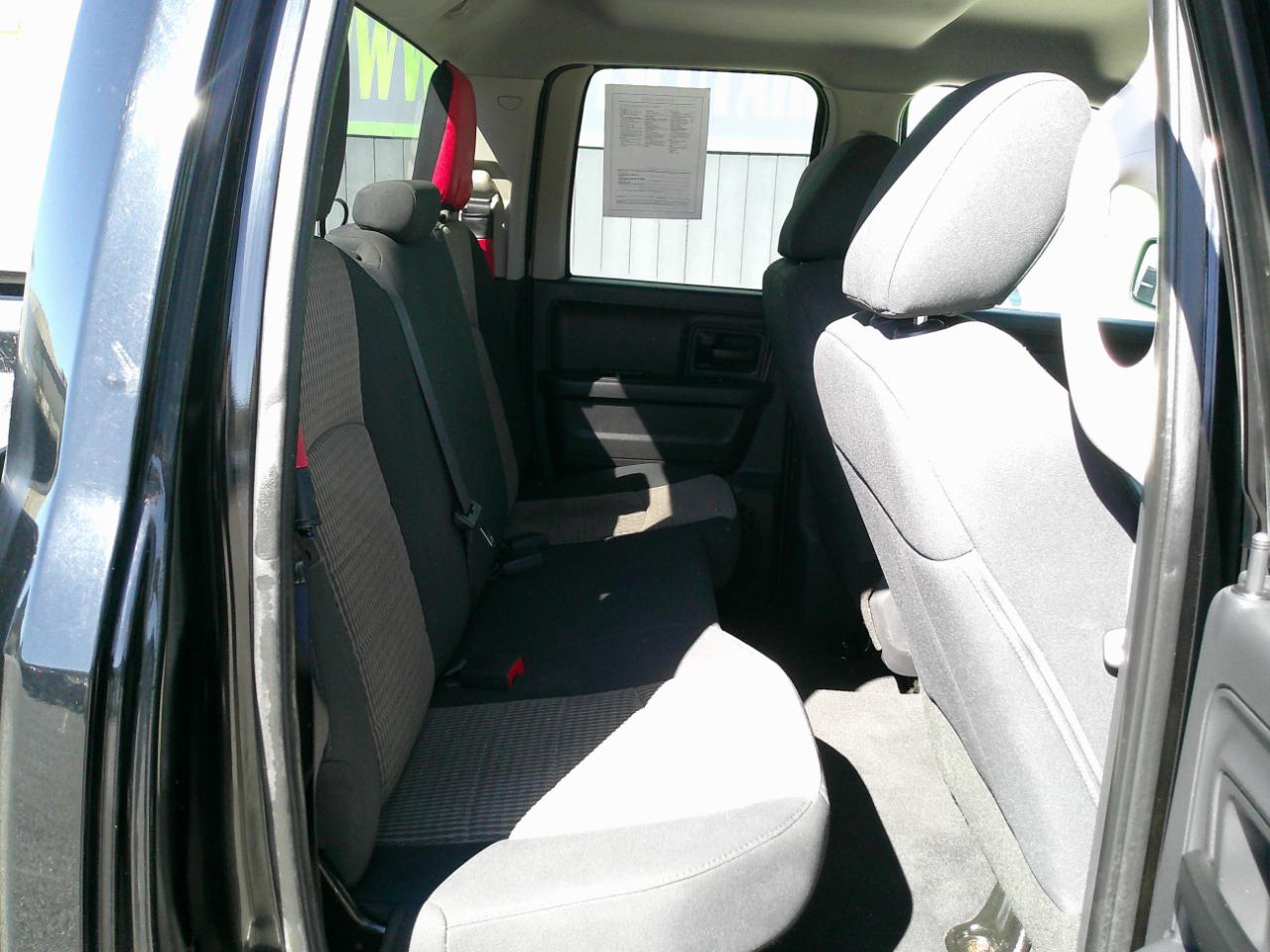 RAM 1500 ST Quad Cab 4WD 2012