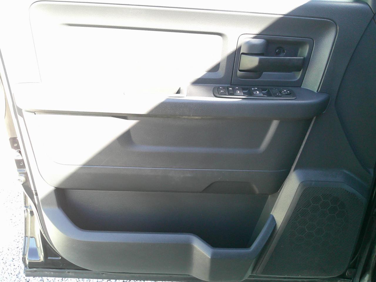 RAM 1500 ST Quad Cab 4WD 2012