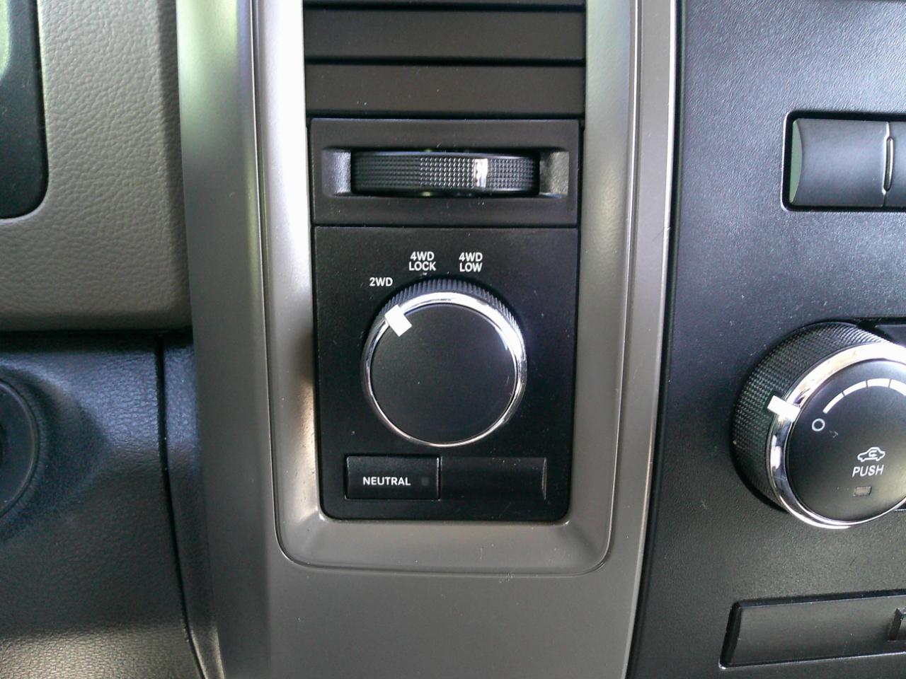 RAM 1500 ST Quad Cab 4WD 2012