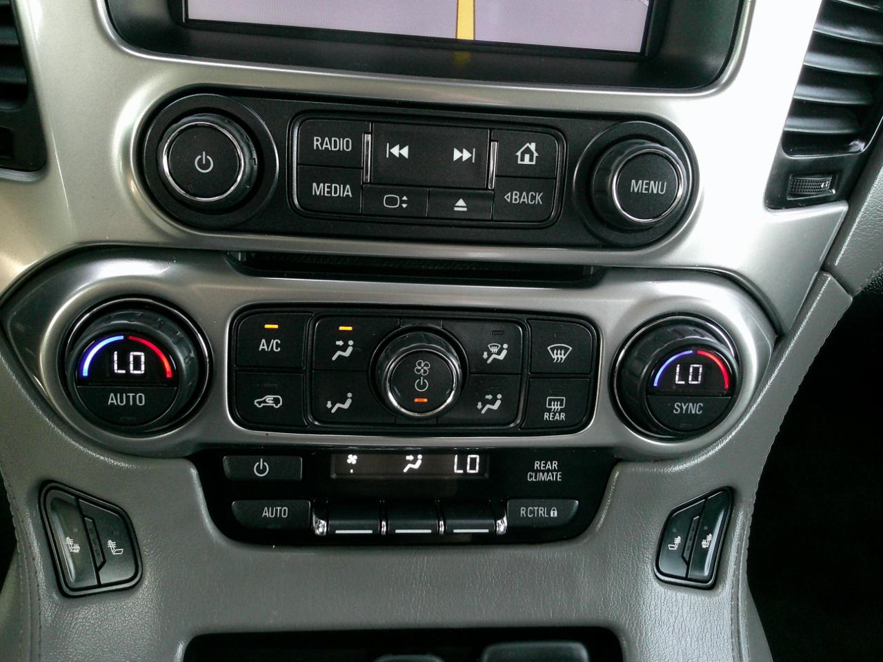 Chevrolet Suburban LT 1500 4WD 2015