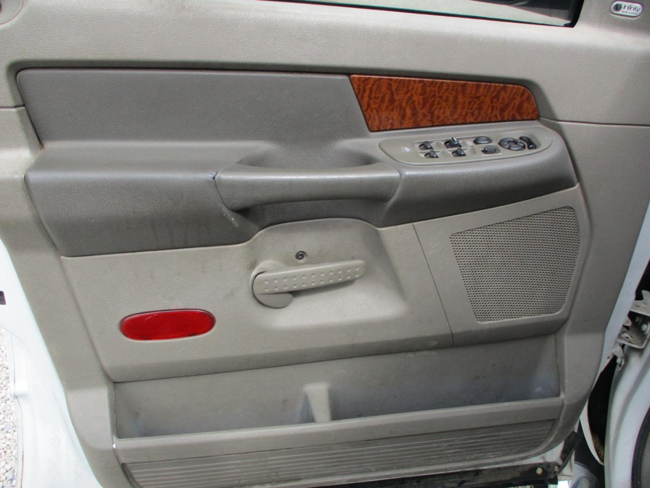 Dodge Ram 3500 SLT Mega Cab 4WD 2006