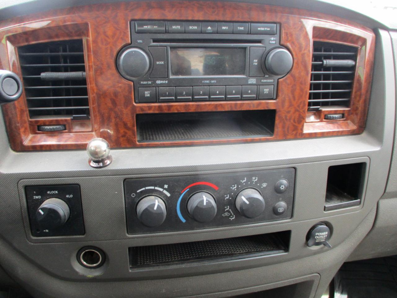 Dodge Ram 3500 SLT Mega Cab 4WD 2006