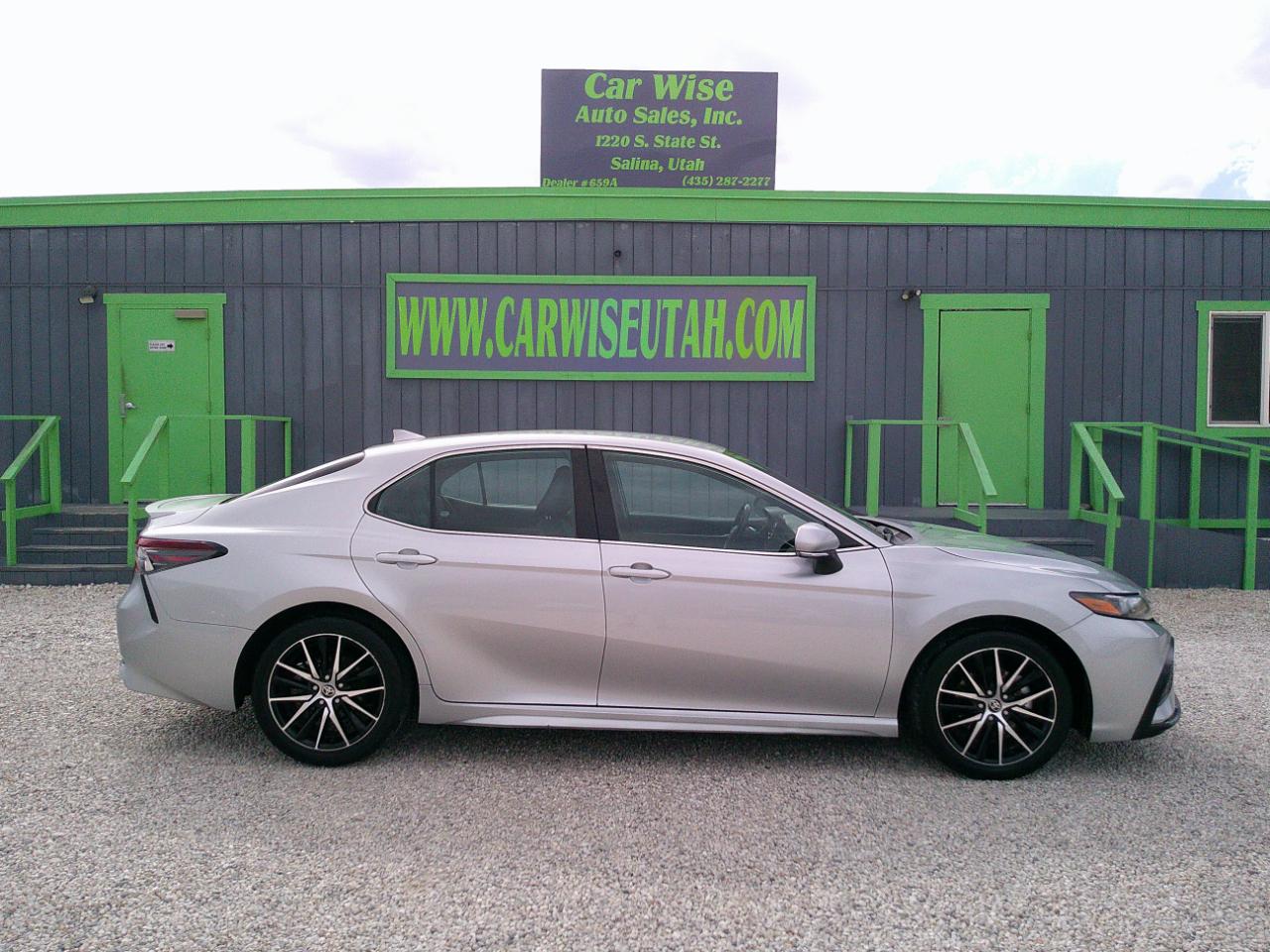 Toyota Camry SE 2022