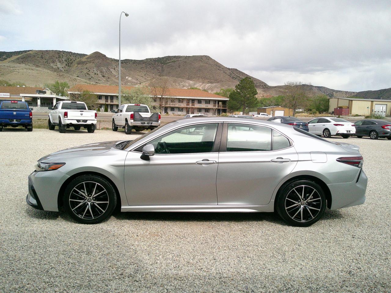 Toyota Camry SE 2022