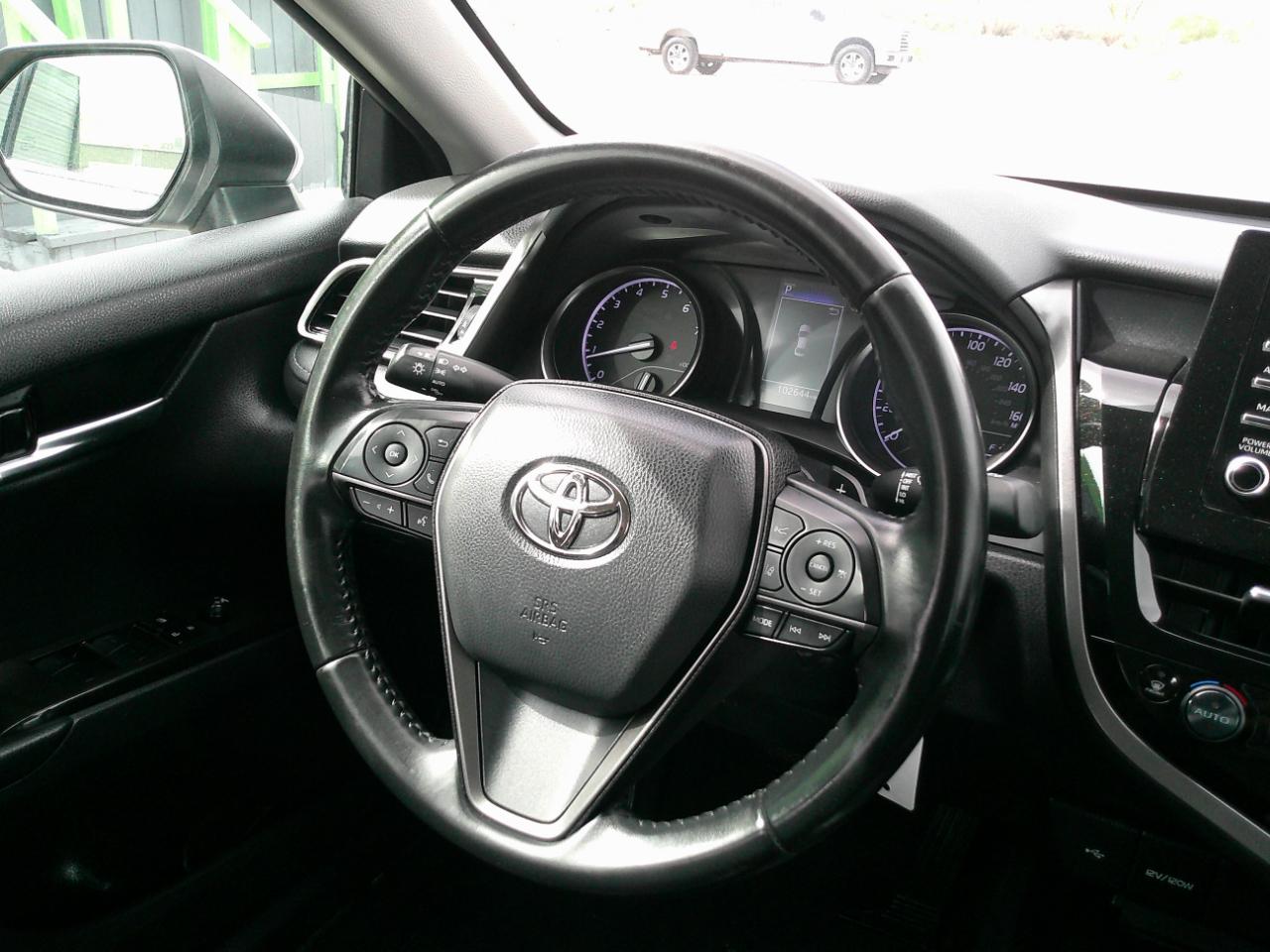 Toyota Camry SE 2022