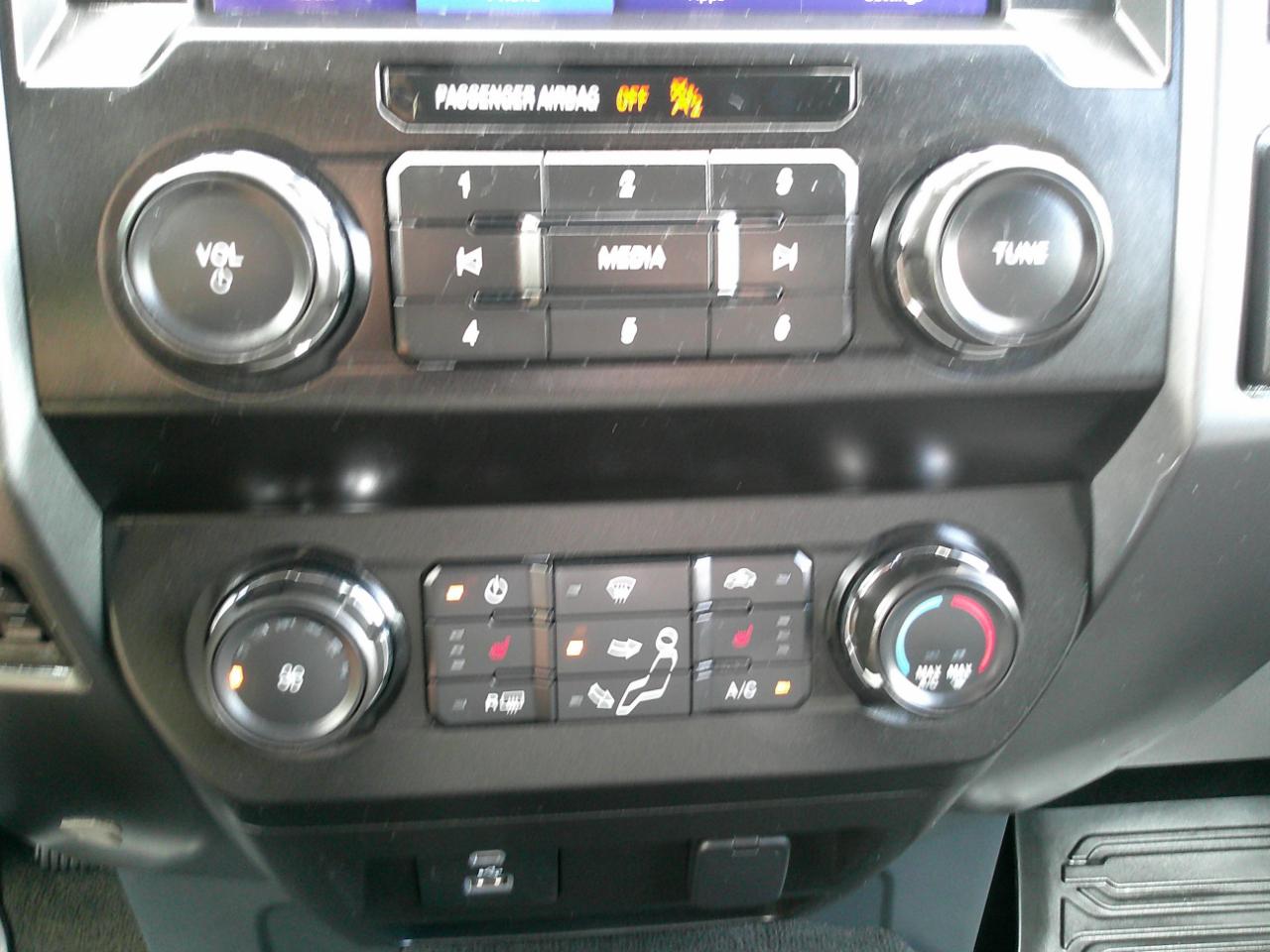 Ford F-350 SD XLT Crew Cab Long Bed 4WD 2022