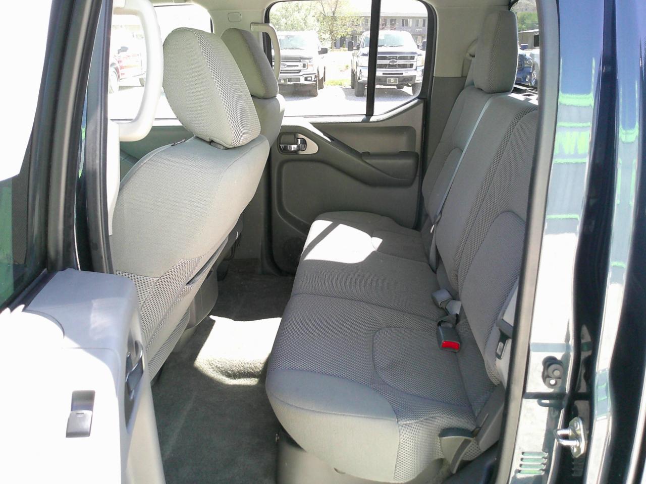 Nissan Frontier SV Crew Cab 4WD 2016