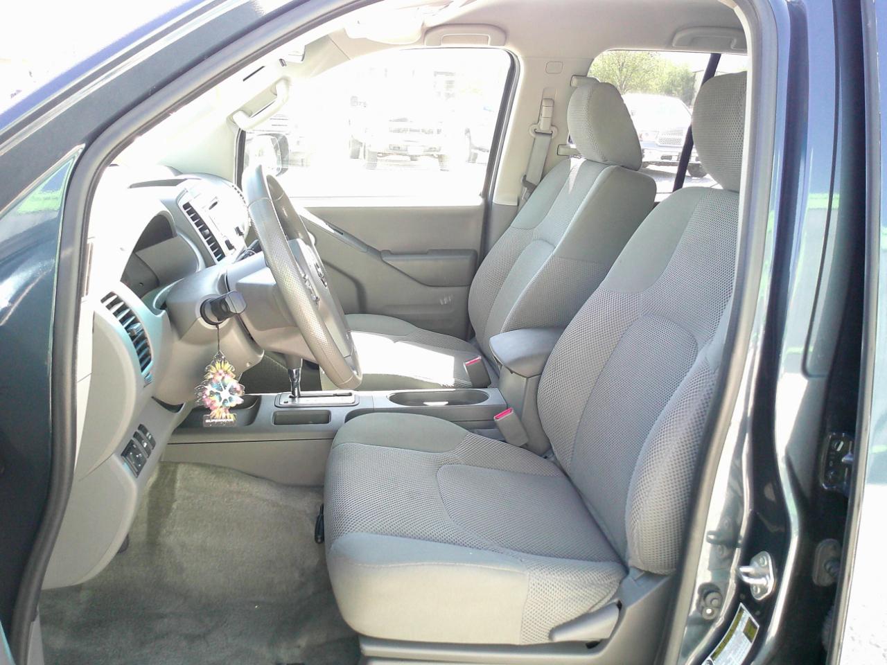 Nissan Frontier SV Crew Cab 4WD 2016