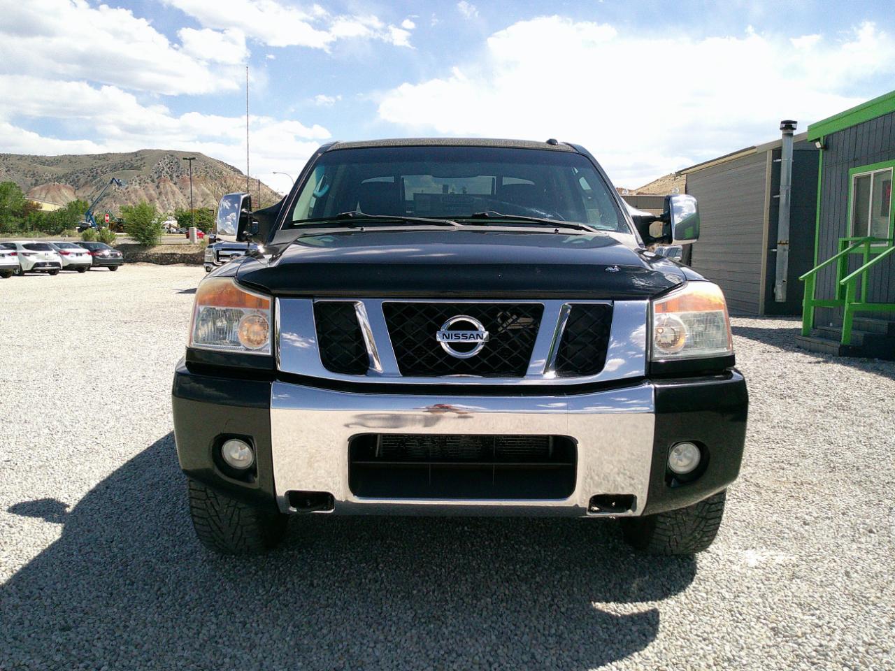 Nissan Titan SL Crew Cab 4WD 2011