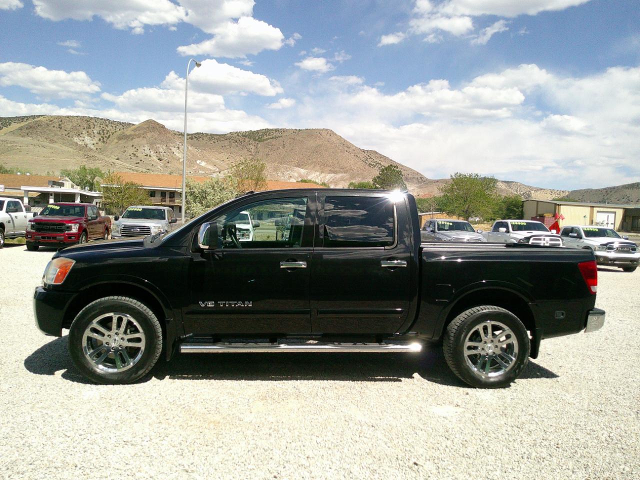 Nissan Titan SL Crew Cab 4WD 2011