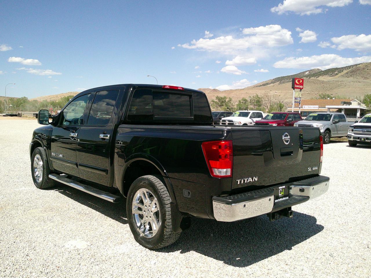 Nissan Titan SL Crew Cab 4WD 2011
