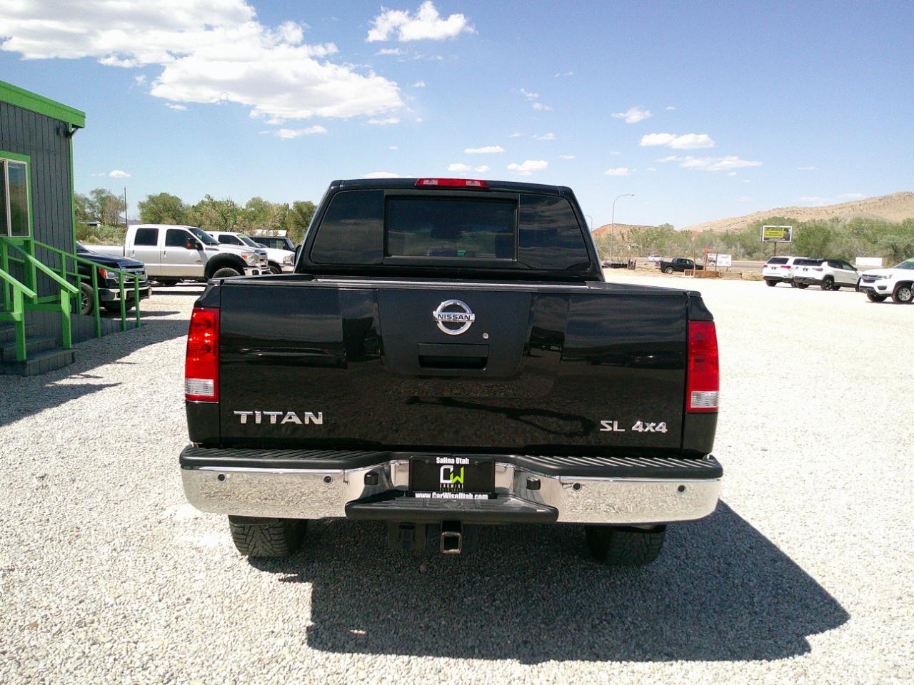 Nissan Titan SL Crew Cab 4WD 2011