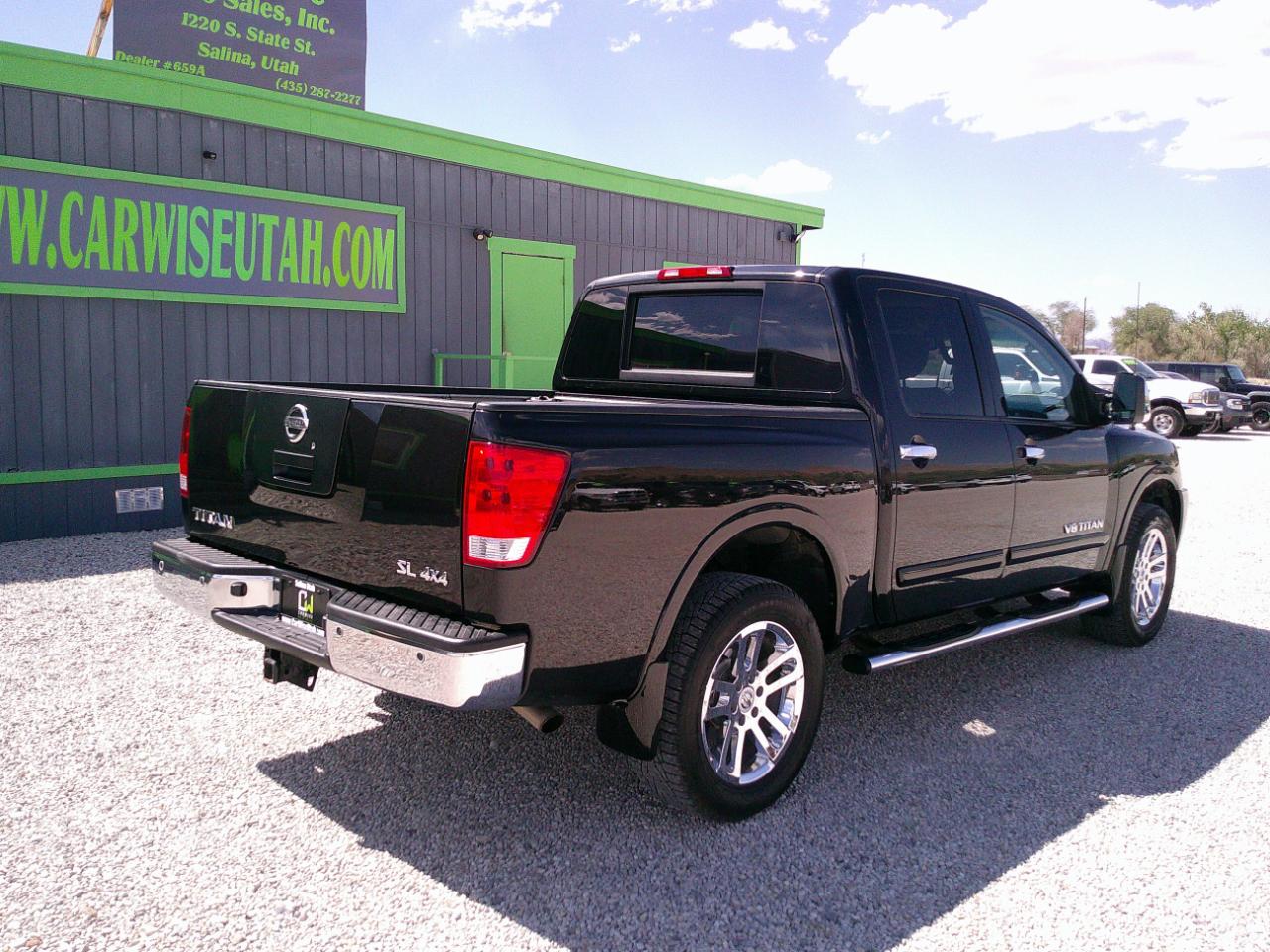 Nissan Titan SL Crew Cab 4WD 2011