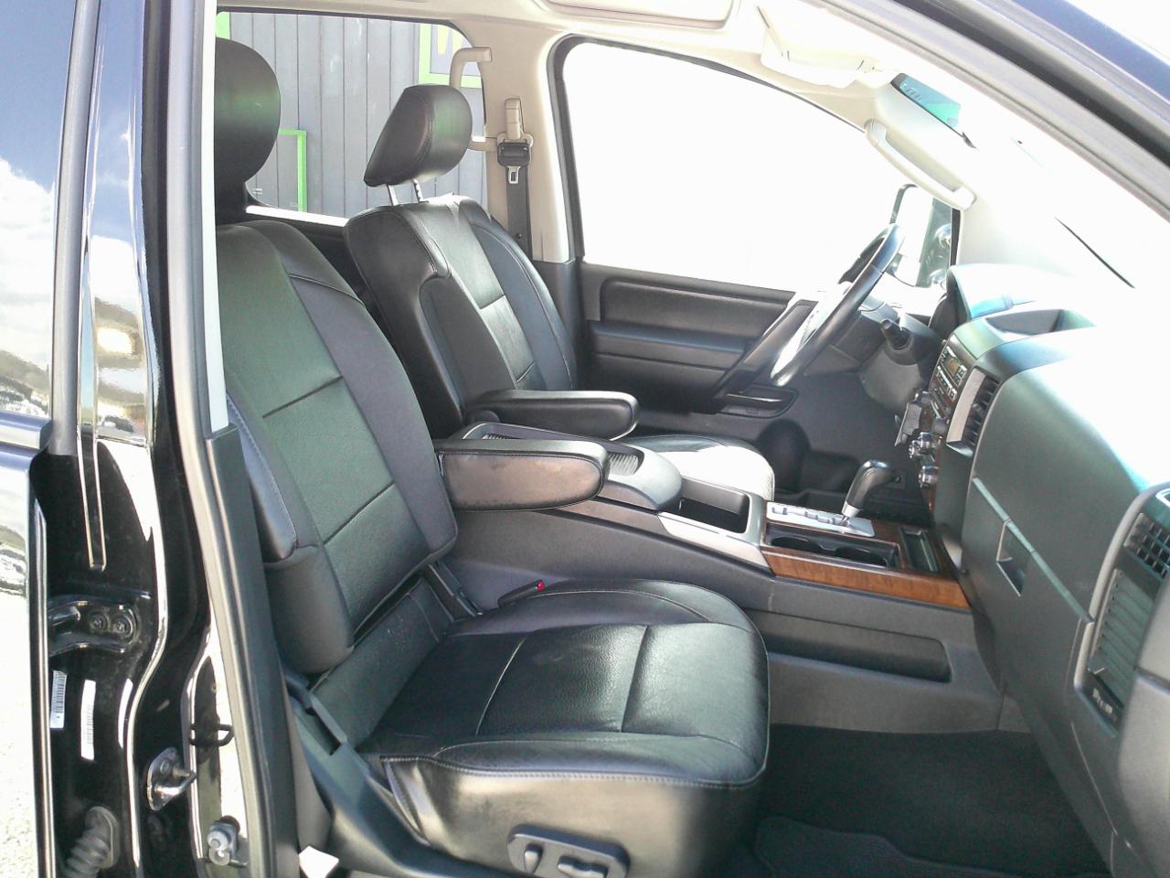 Nissan Titan SL Crew Cab 4WD 2011