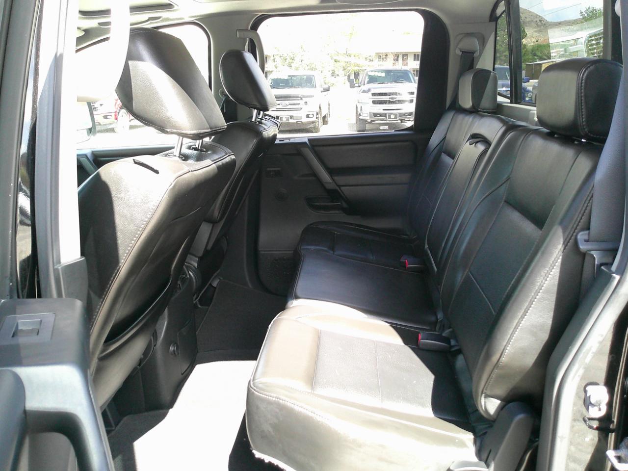 Nissan Titan SL Crew Cab 4WD 2011