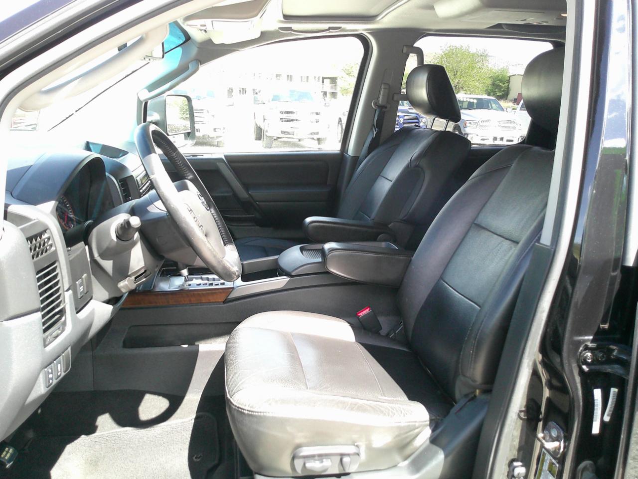 Nissan Titan SL Crew Cab 4WD 2011