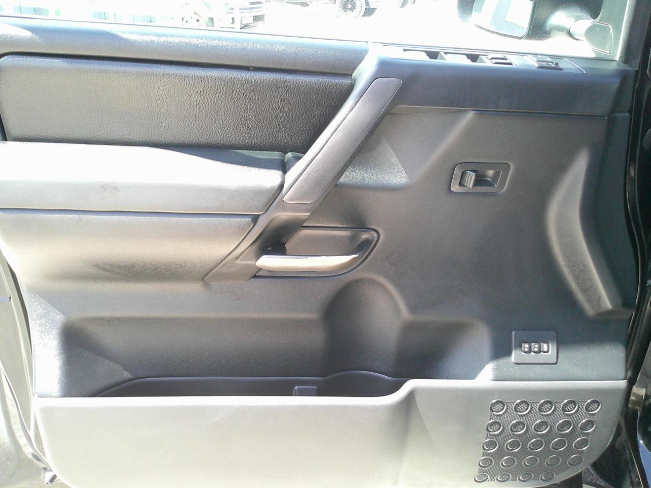 Nissan Titan SL Crew Cab 4WD 2011