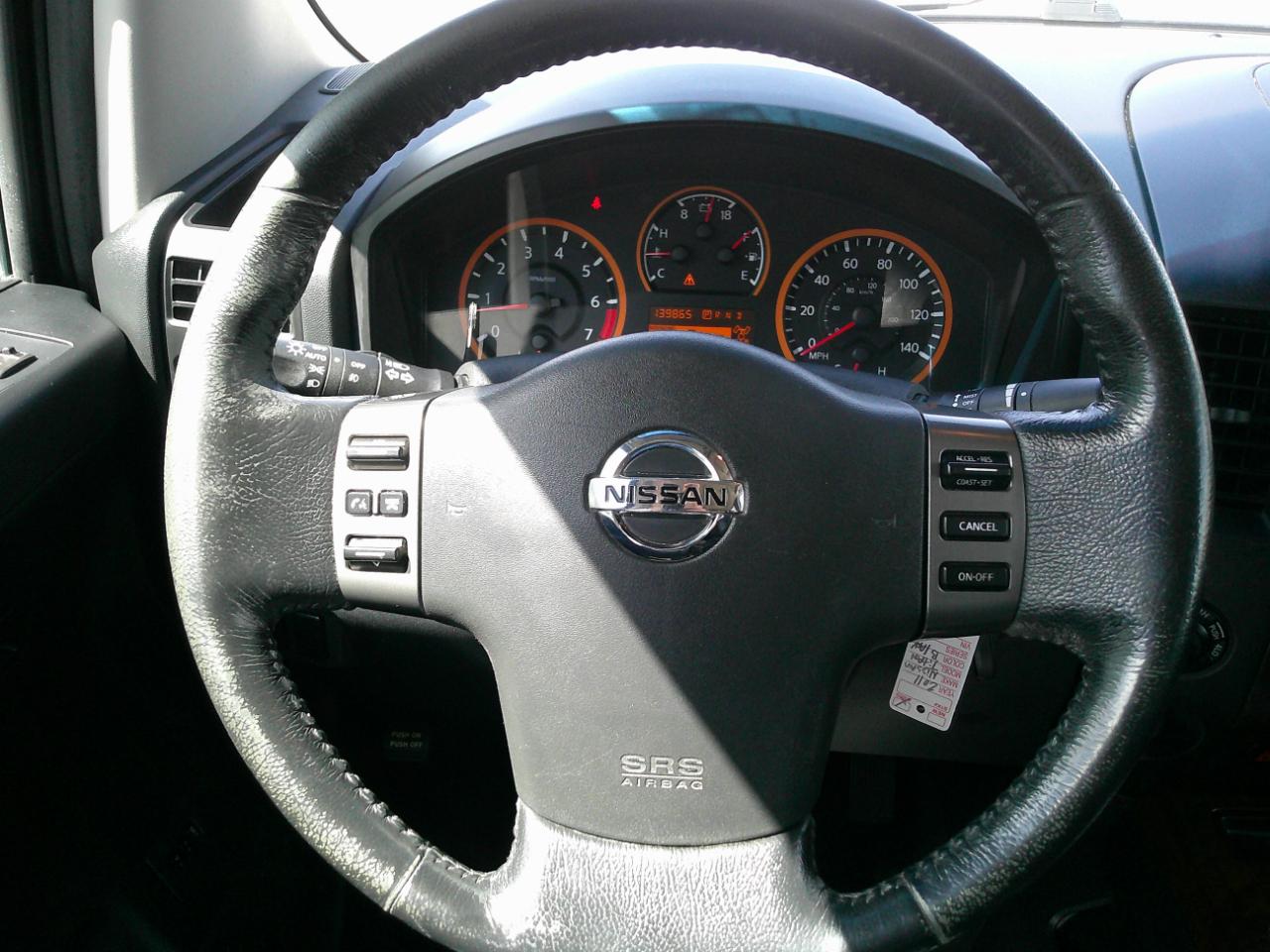 Nissan Titan SL Crew Cab 4WD 2011