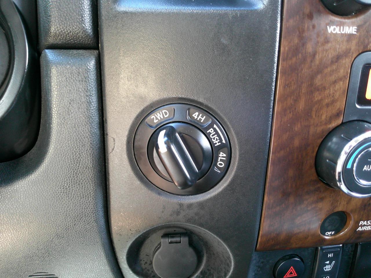Nissan Titan SL Crew Cab 4WD 2011