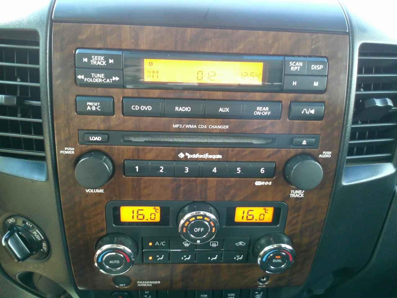 Nissan Titan SL Crew Cab 4WD 2011