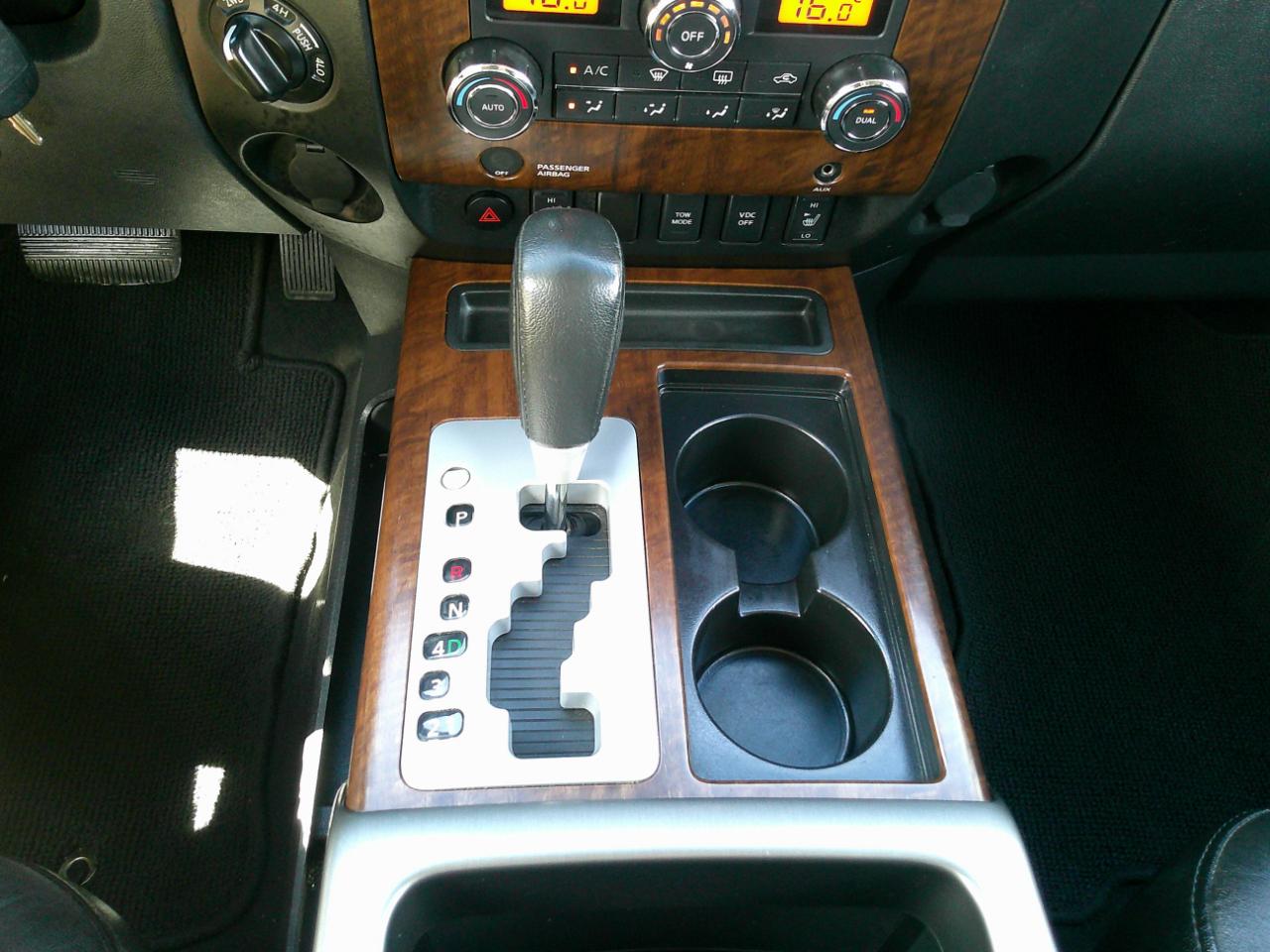 Nissan Titan SL Crew Cab 4WD 2011