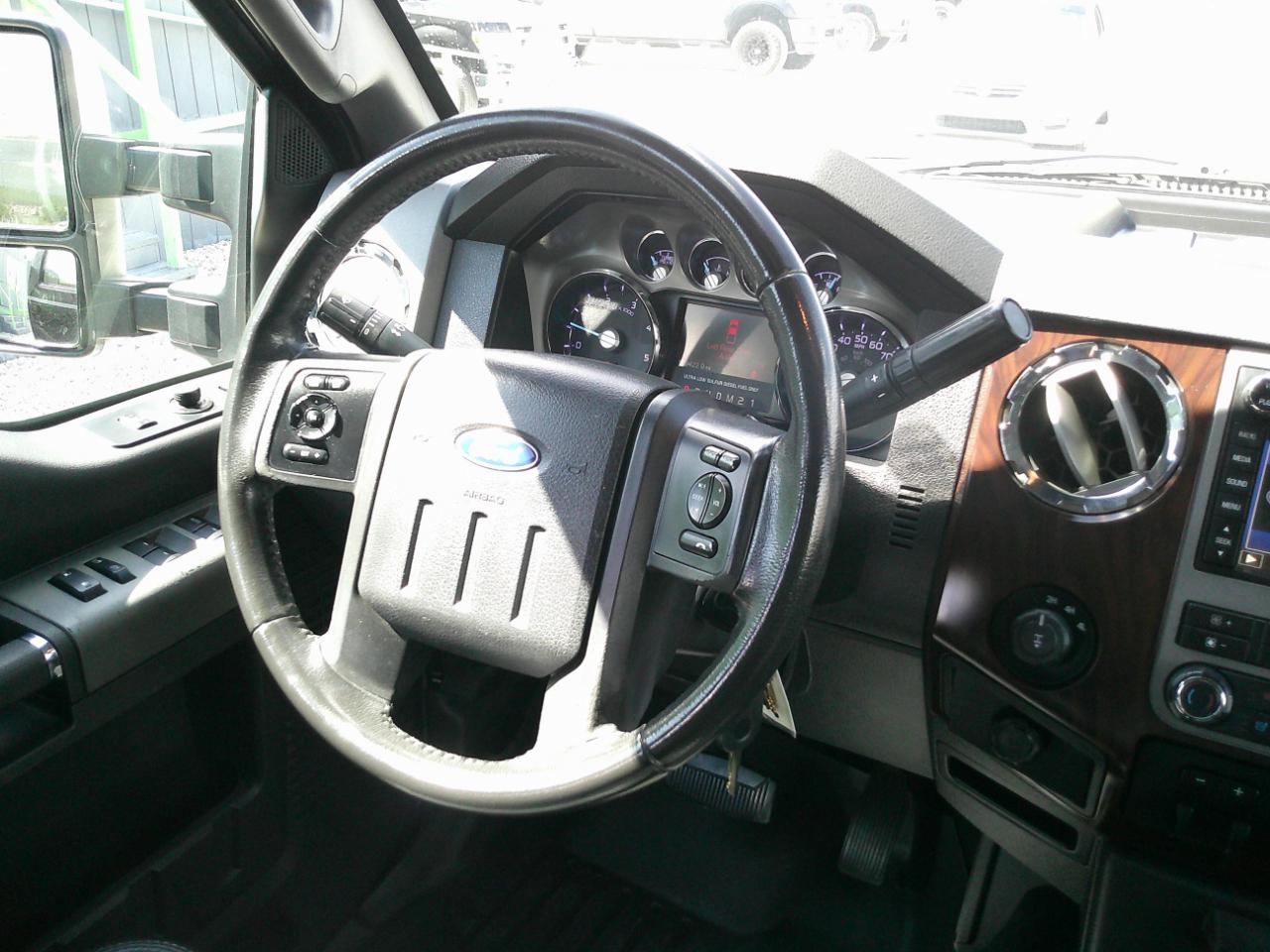 Ford F-350 SD Lariat Crew Cab 4WD 2011