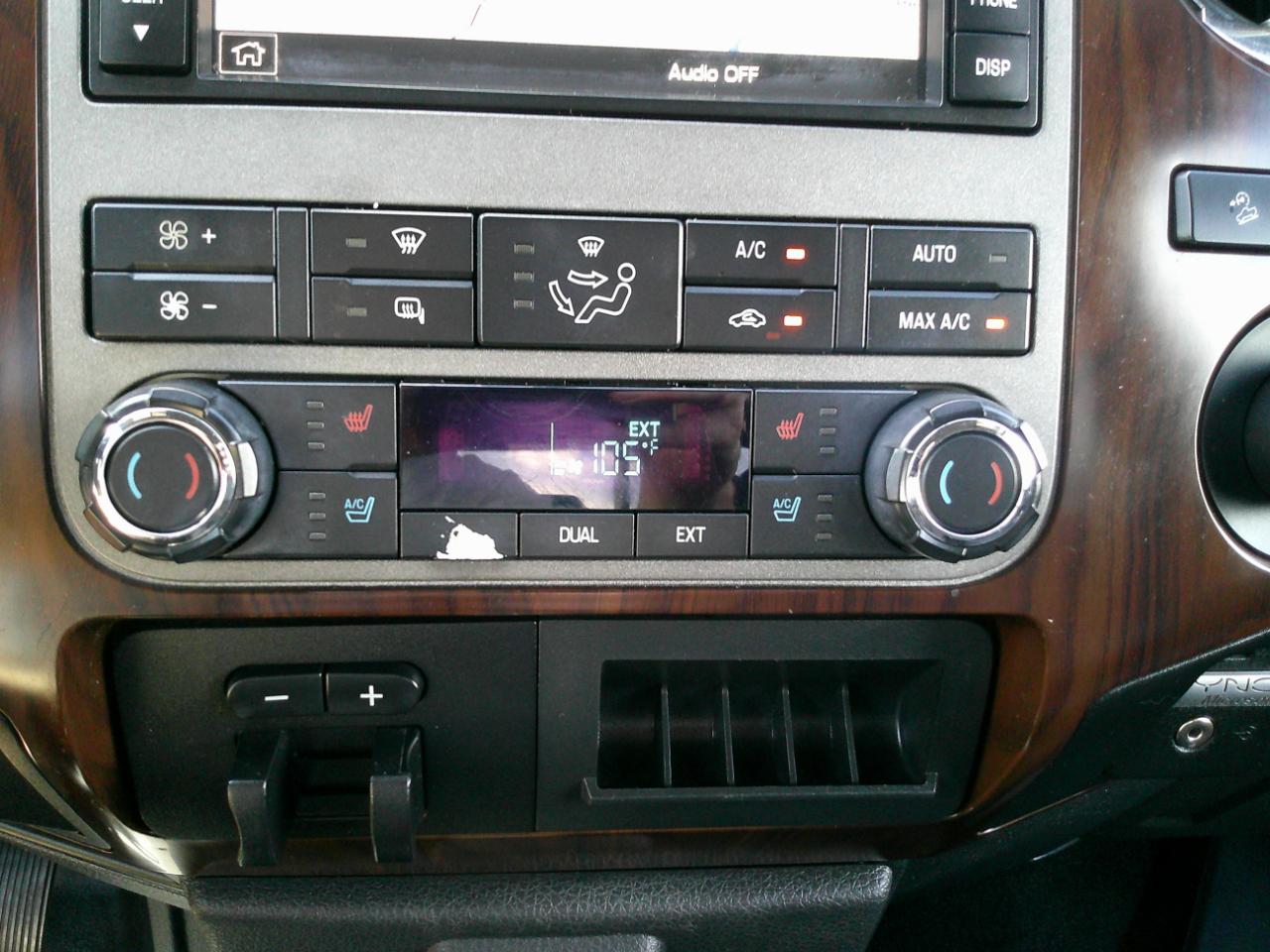 Ford F-350 SD Lariat Crew Cab 4WD 2011