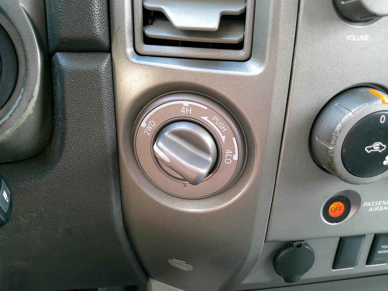 Nissan Titan LE Crew Cab 4WD 2004
