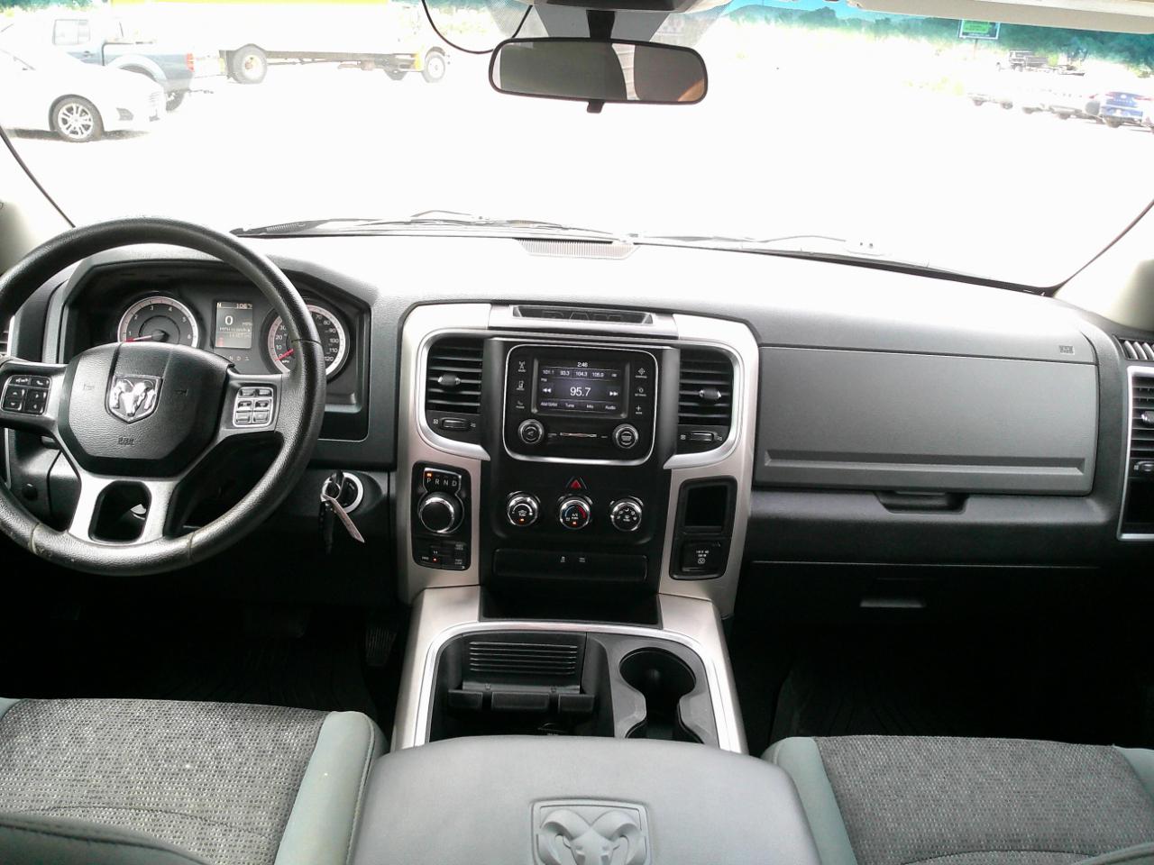 RAM 1500 SLT Quad Cab 4WD 2017