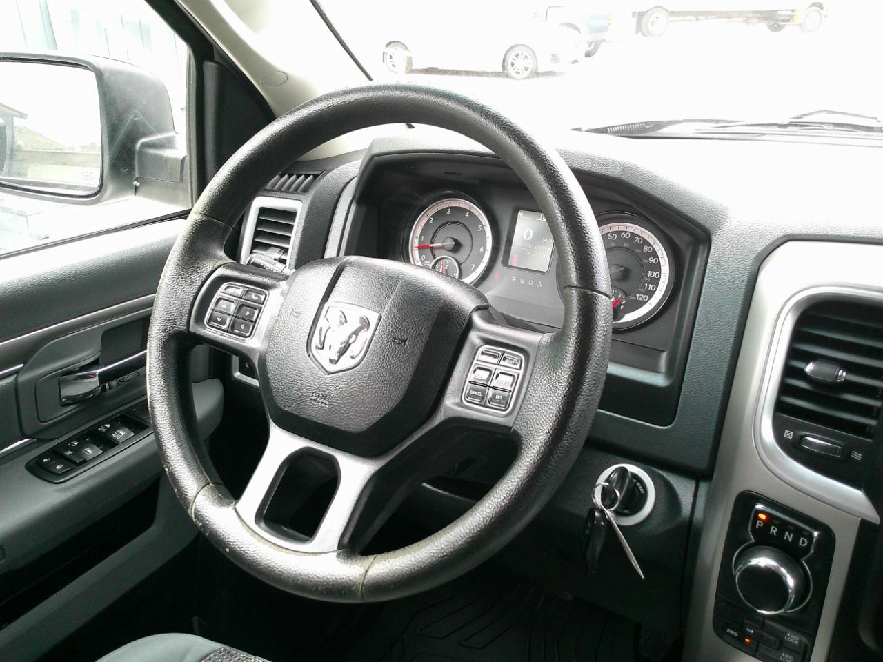 RAM 1500 SLT Quad Cab 4WD 2017