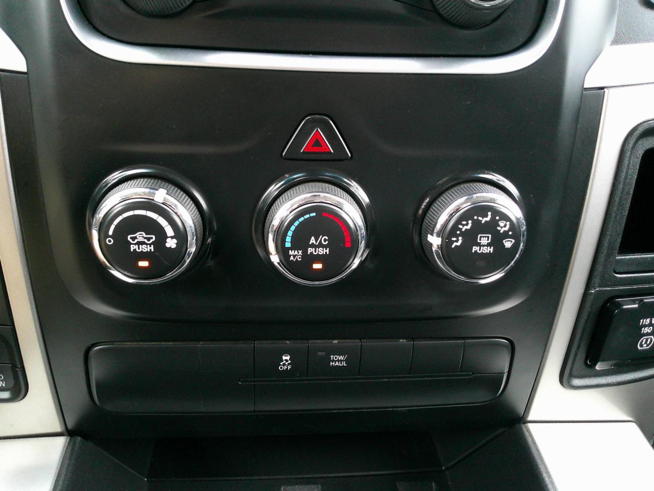 RAM 1500 SLT Quad Cab 4WD 2017