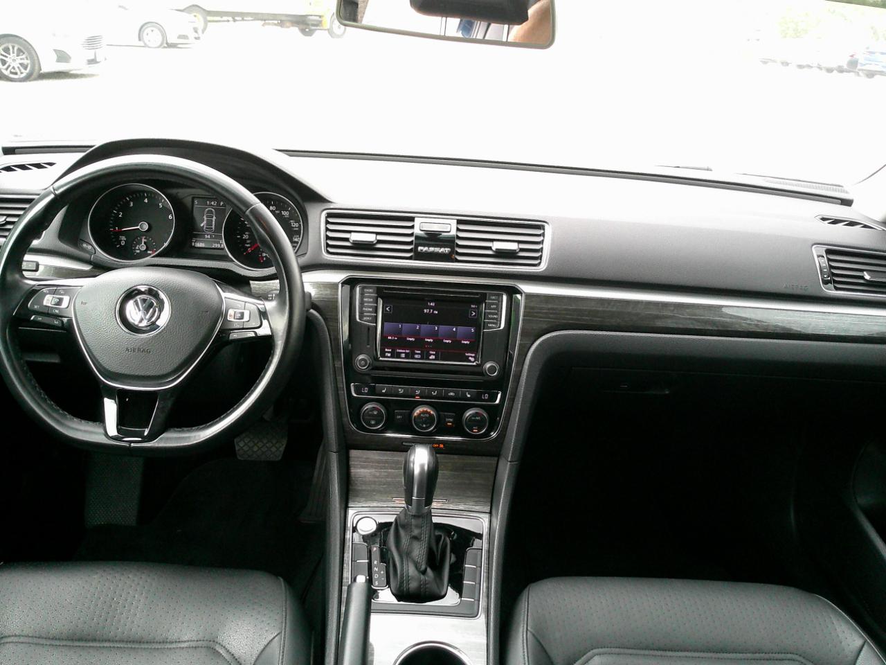 Volkswagen Passat SE 2018