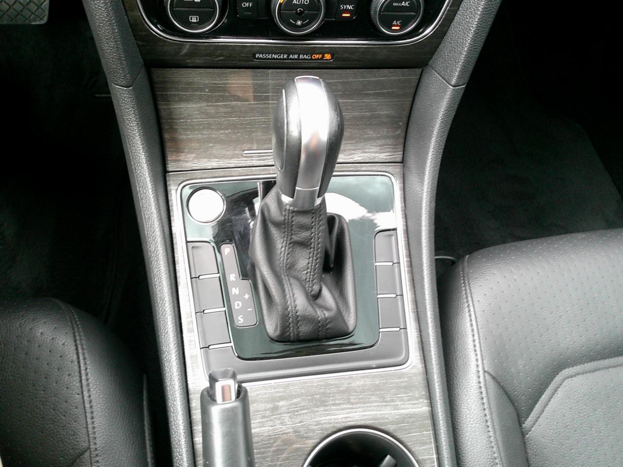 Volkswagen Passat SE 2018