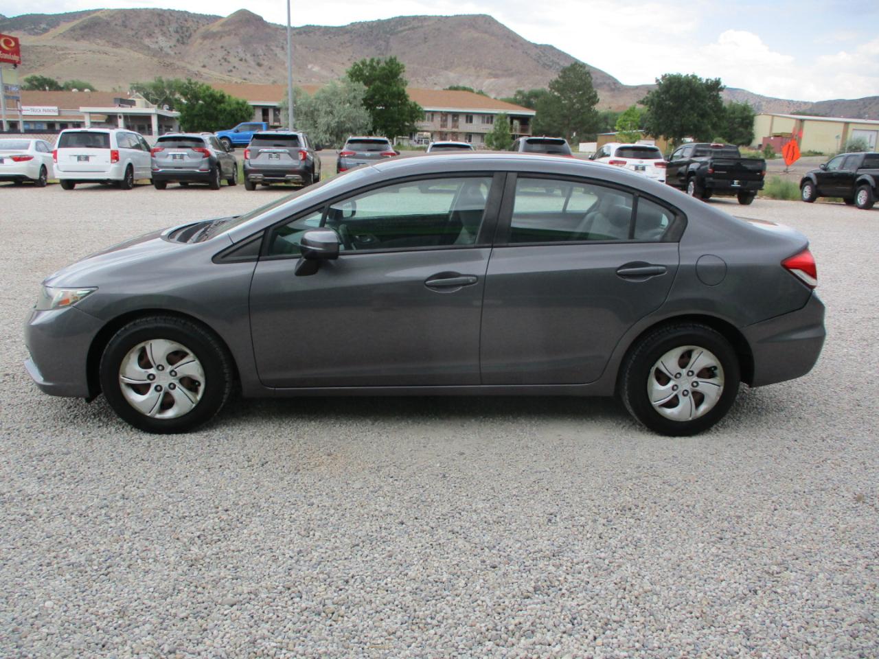 Honda Civic LX Sedan 5-Speed MT 2015