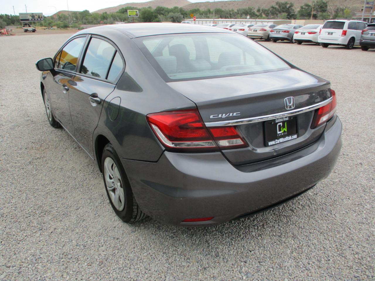 Honda Civic LX Sedan 5-Speed MT 2015