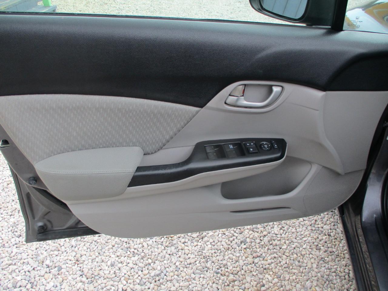 Honda Civic LX Sedan 5-Speed MT 2015