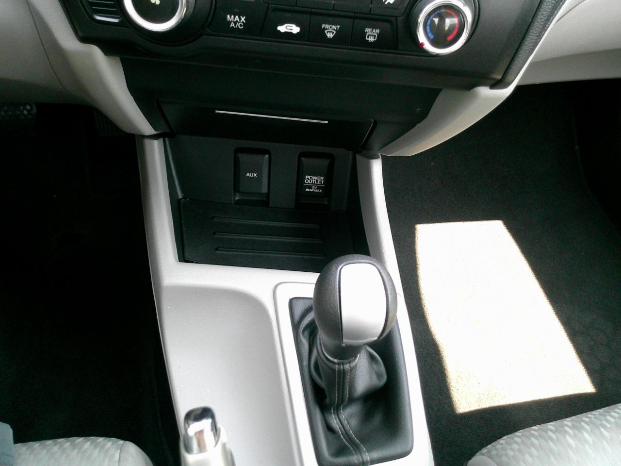 Honda Civic LX Sedan 5-Speed MT 2015