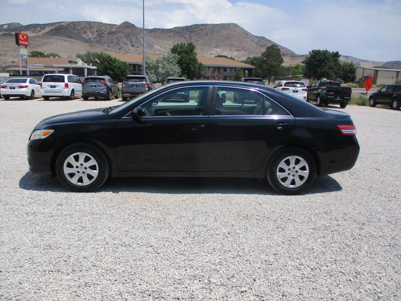 Toyota Camry Base 6-Spd AT 2011