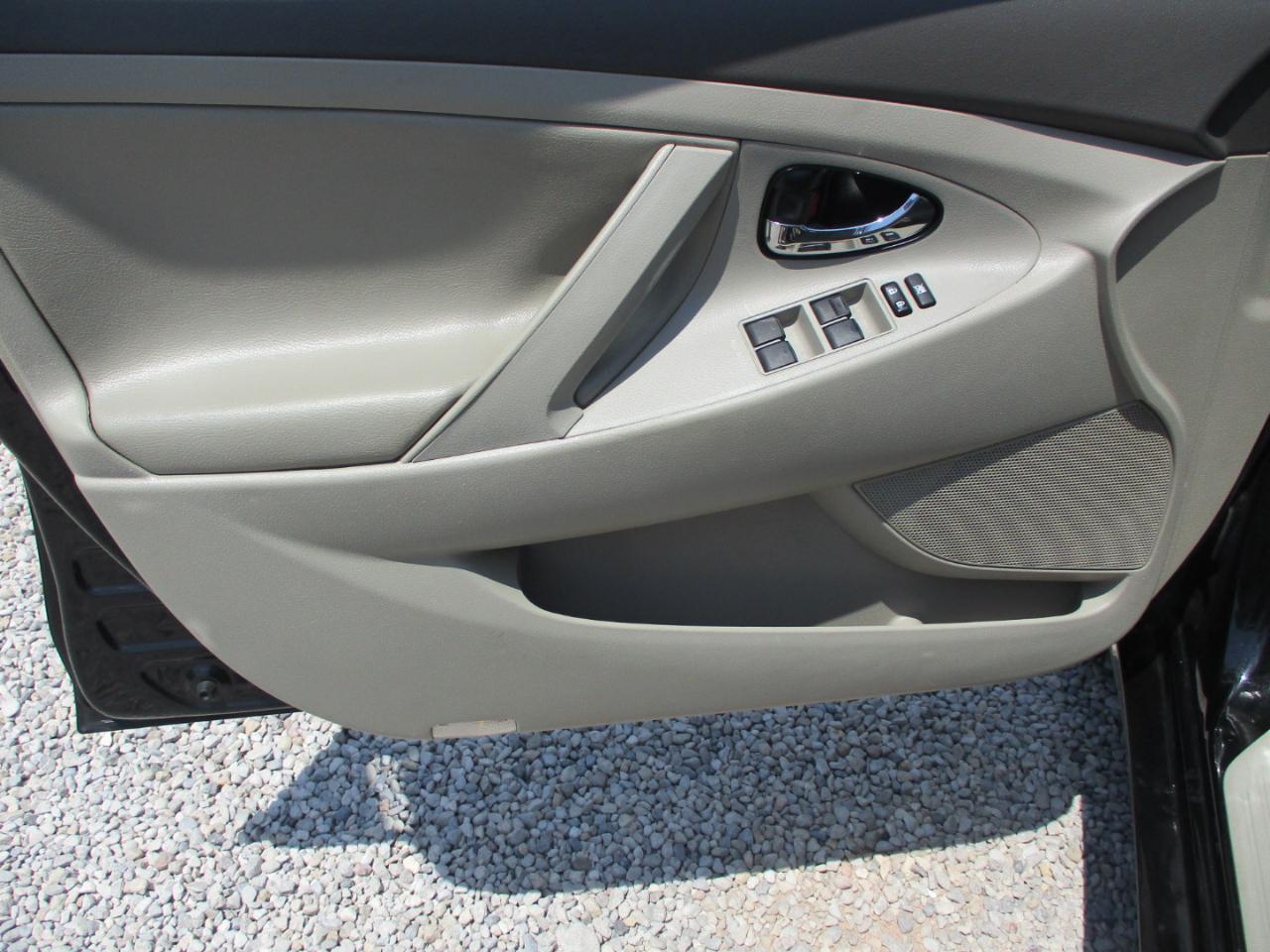 Toyota Camry Base 6-Spd AT 2011