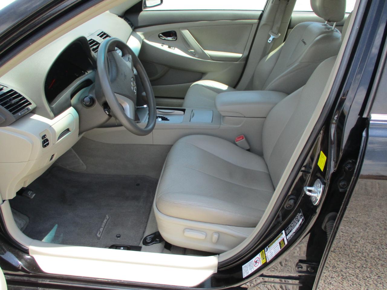 Toyota Camry Base 6-Spd AT 2011
